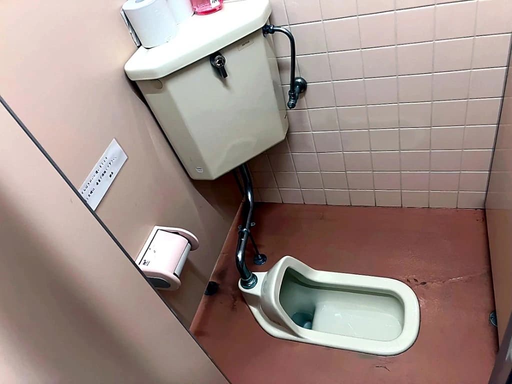 和式トイレ設備の施工写真